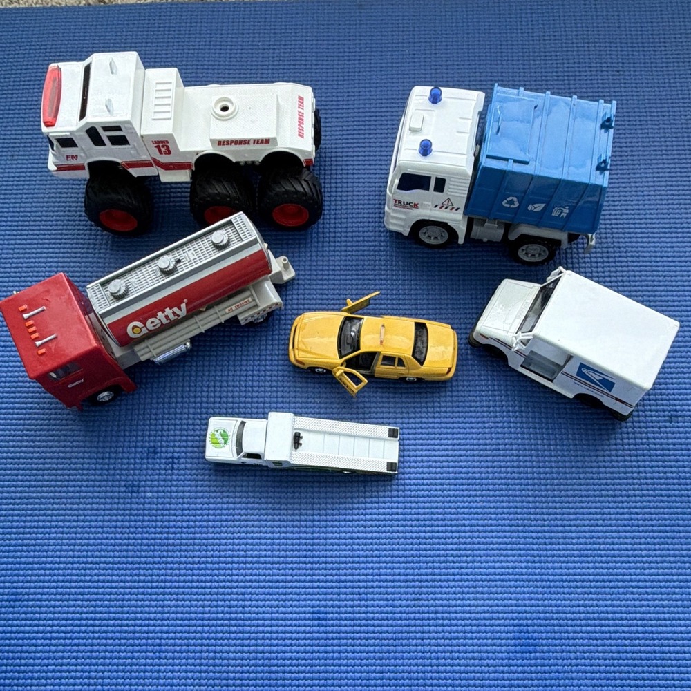 WELLY 1:36 Diecast Vehicle Lot Opening Doors USPS LLV Taxi Getty Tanker Tow